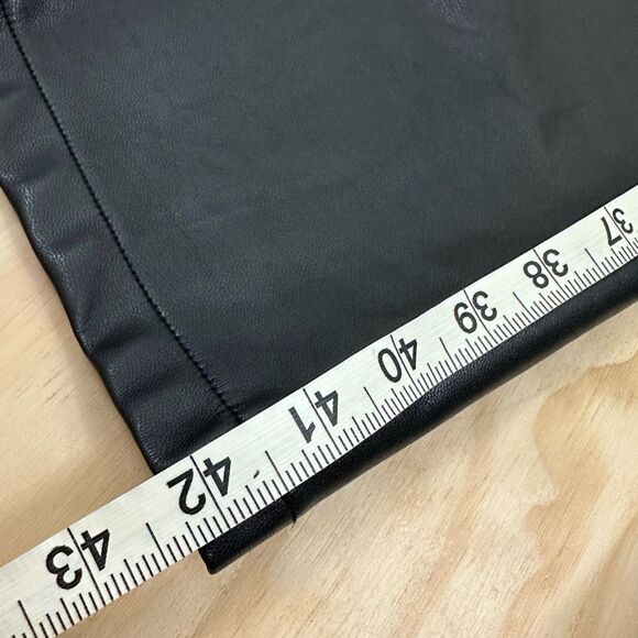 Abercrombie and Fitch Curve Love Faux Leather 90s Straight Ultra High Rise Pants - Picture 9 of 11